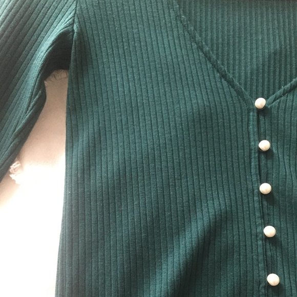 Long sleeve Pearl Cardigan Aritzia (FOREST GREEN) - Picture 6 of 6
